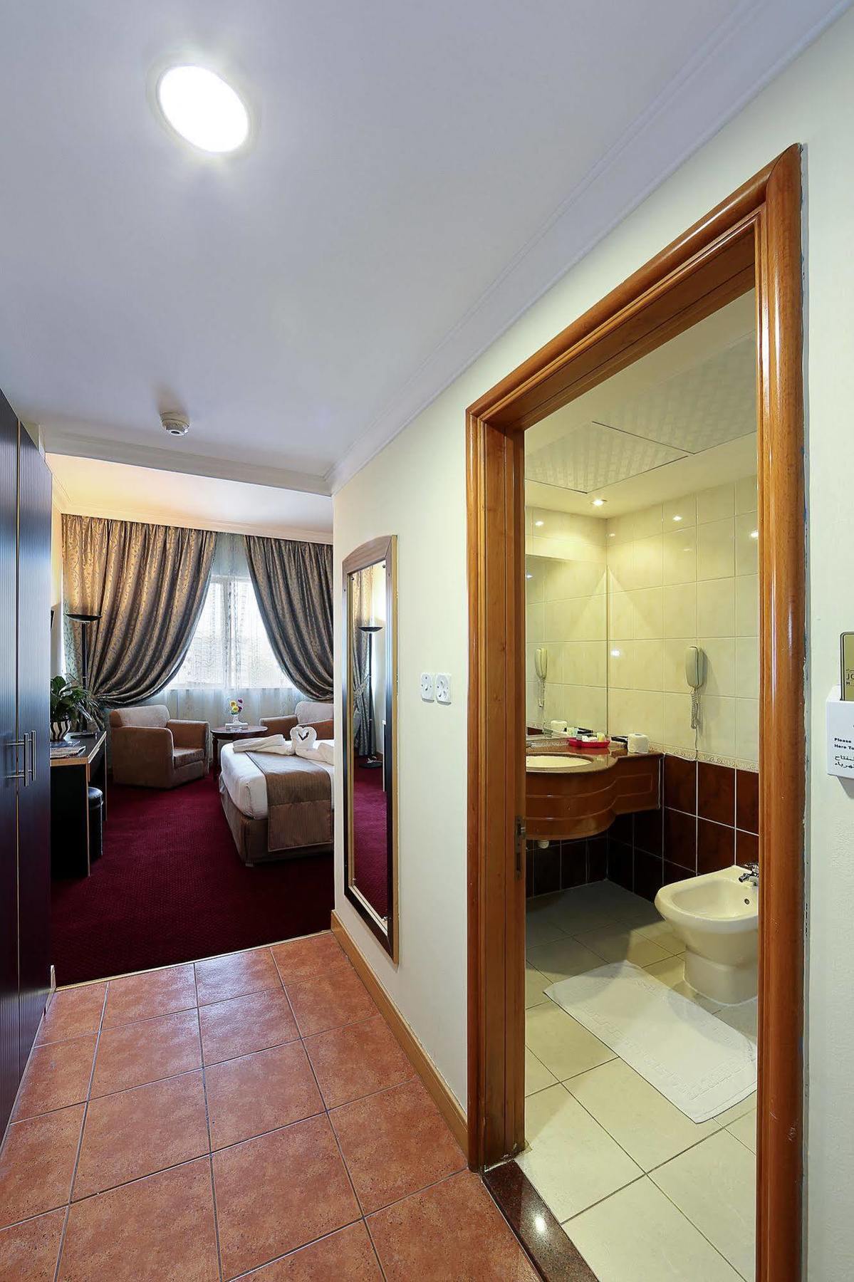 דובאי Jonrad Hotel מראה חיצוני תמונה