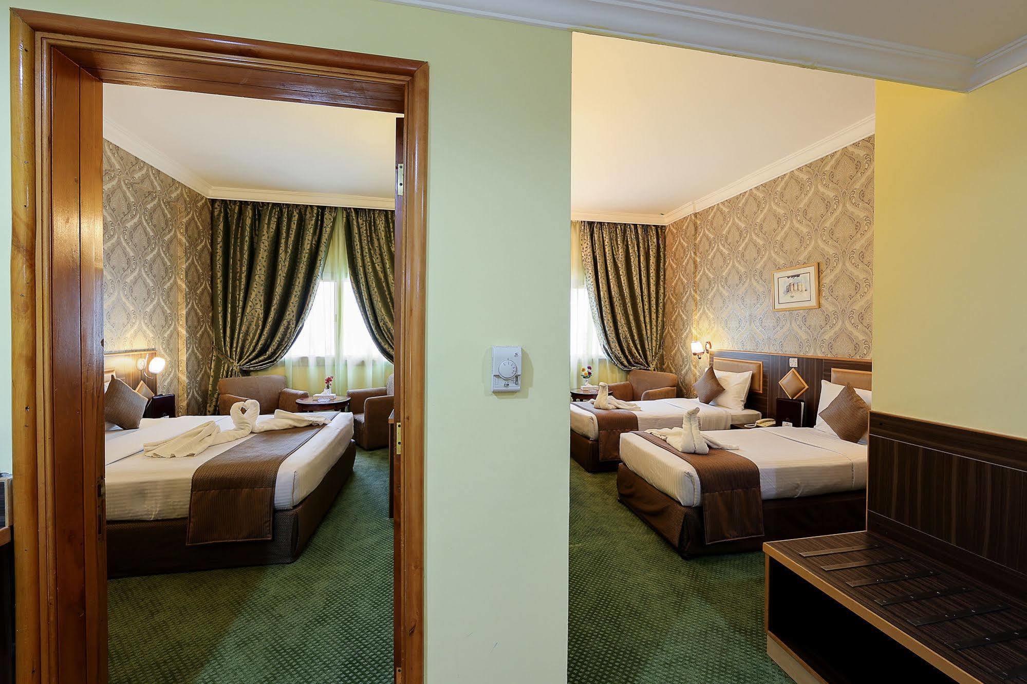 דובאי Jonrad Hotel מראה חיצוני תמונה