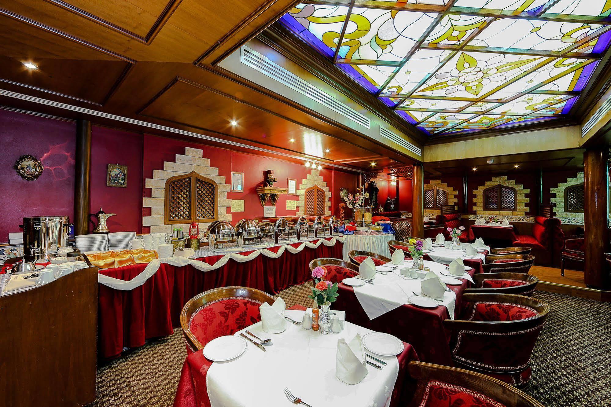 דובאי Jonrad Hotel מראה חיצוני תמונה